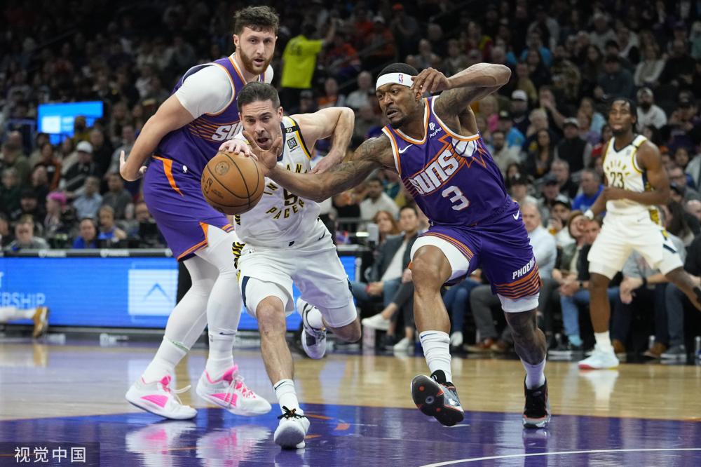 一名年轻且 一名年轻且