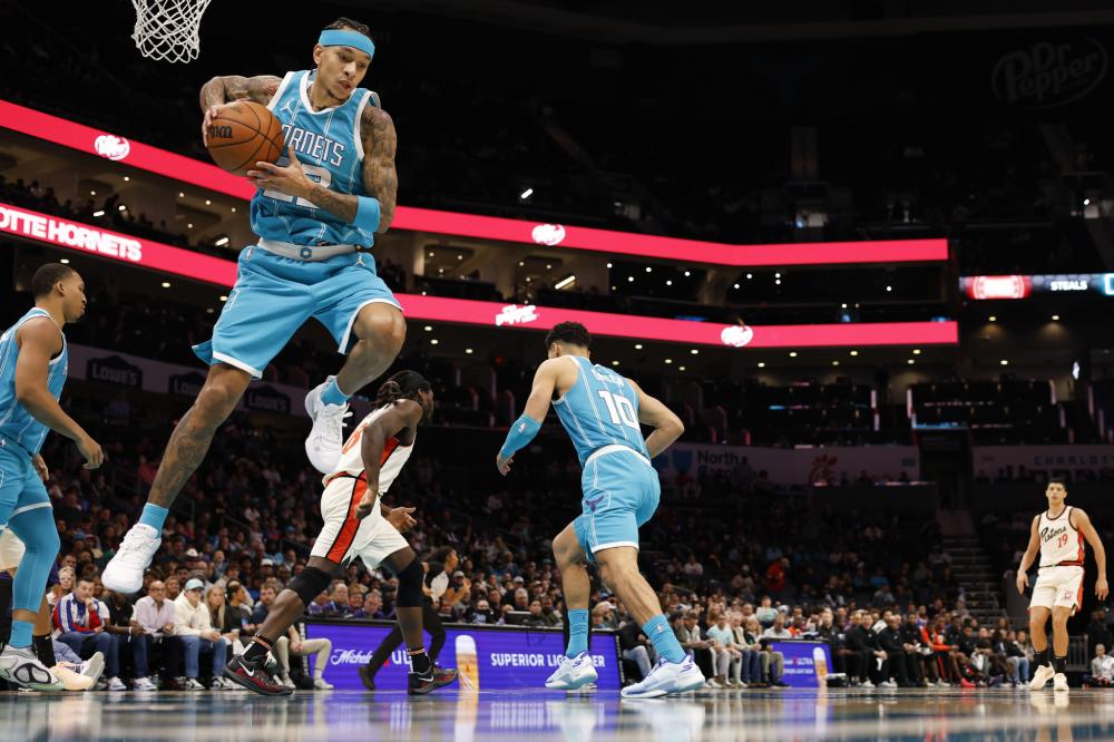 他们通过默 他们通过默