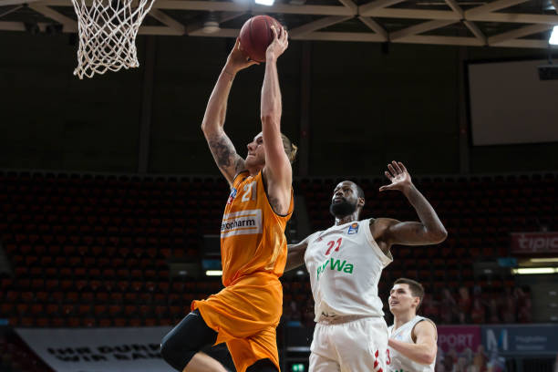 斯在比赛中 斯在比赛中